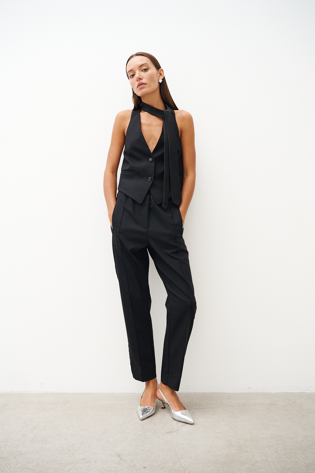 TELA Брюки с лампасом на мягком поясе длины 7/8 из технологичной шерсти тонкого кручения