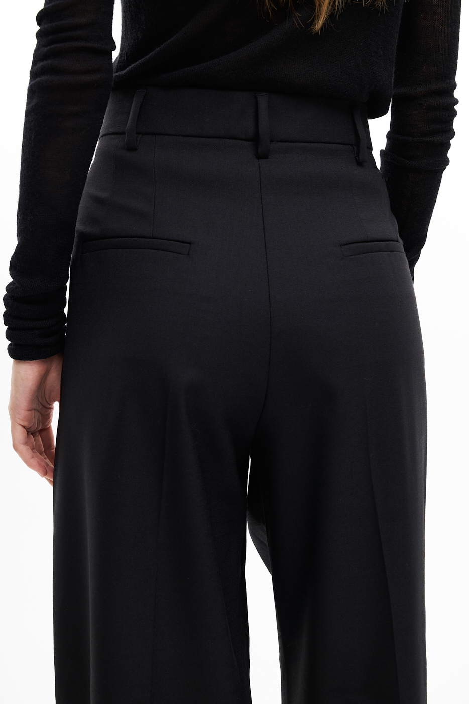 TELA Брюки-палаццо EDAMAME из технологичной шерсти тонкого кручения в черном цвете