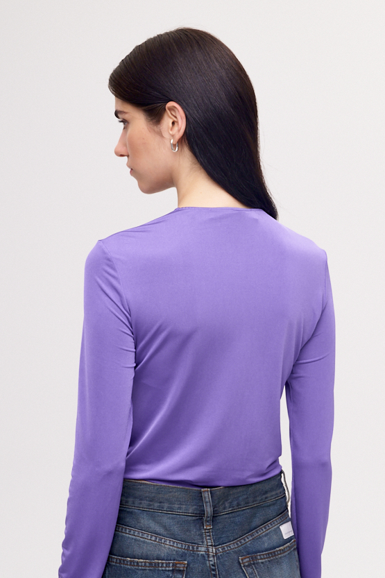 TELA Топ из микрофибры оттенка ультрафиолет с драпировкой по линии груди