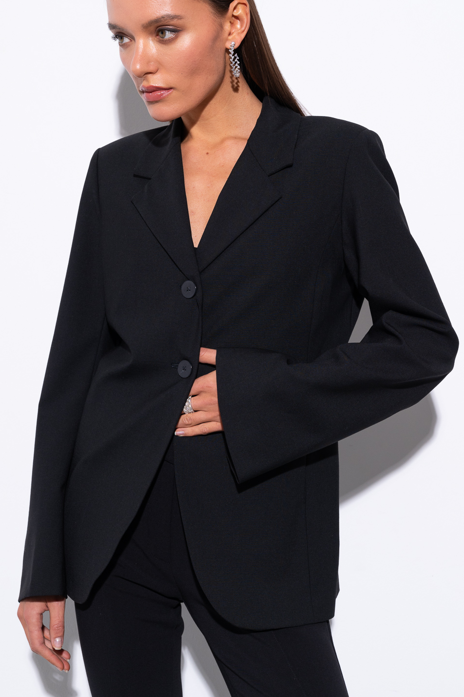 OTTOD'AME Жакет приталенного кроя с английским воротником и расклешенным и рукавами из тонкой шерсти в элегантном черном