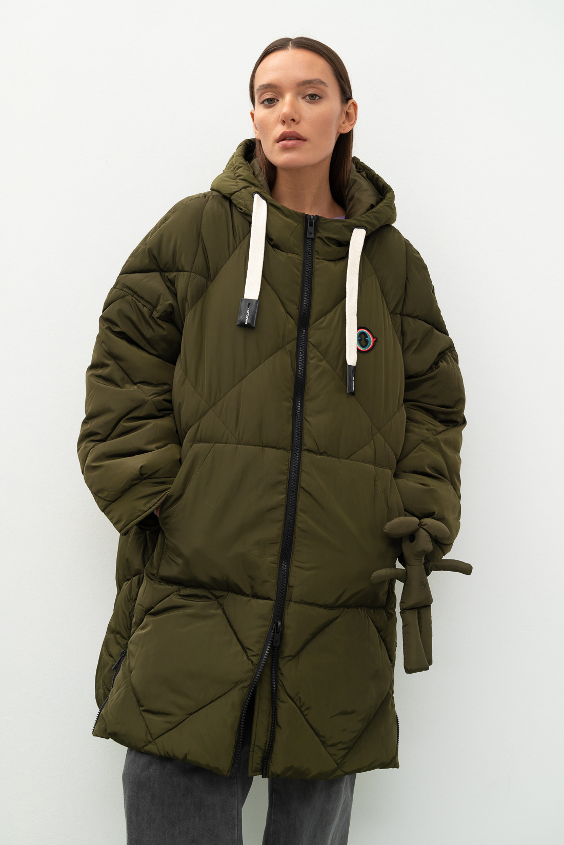 OTTOD'AME Пуховик с ромбовидной стежкой и боковыми разрезами на молнии в оттенке оливы