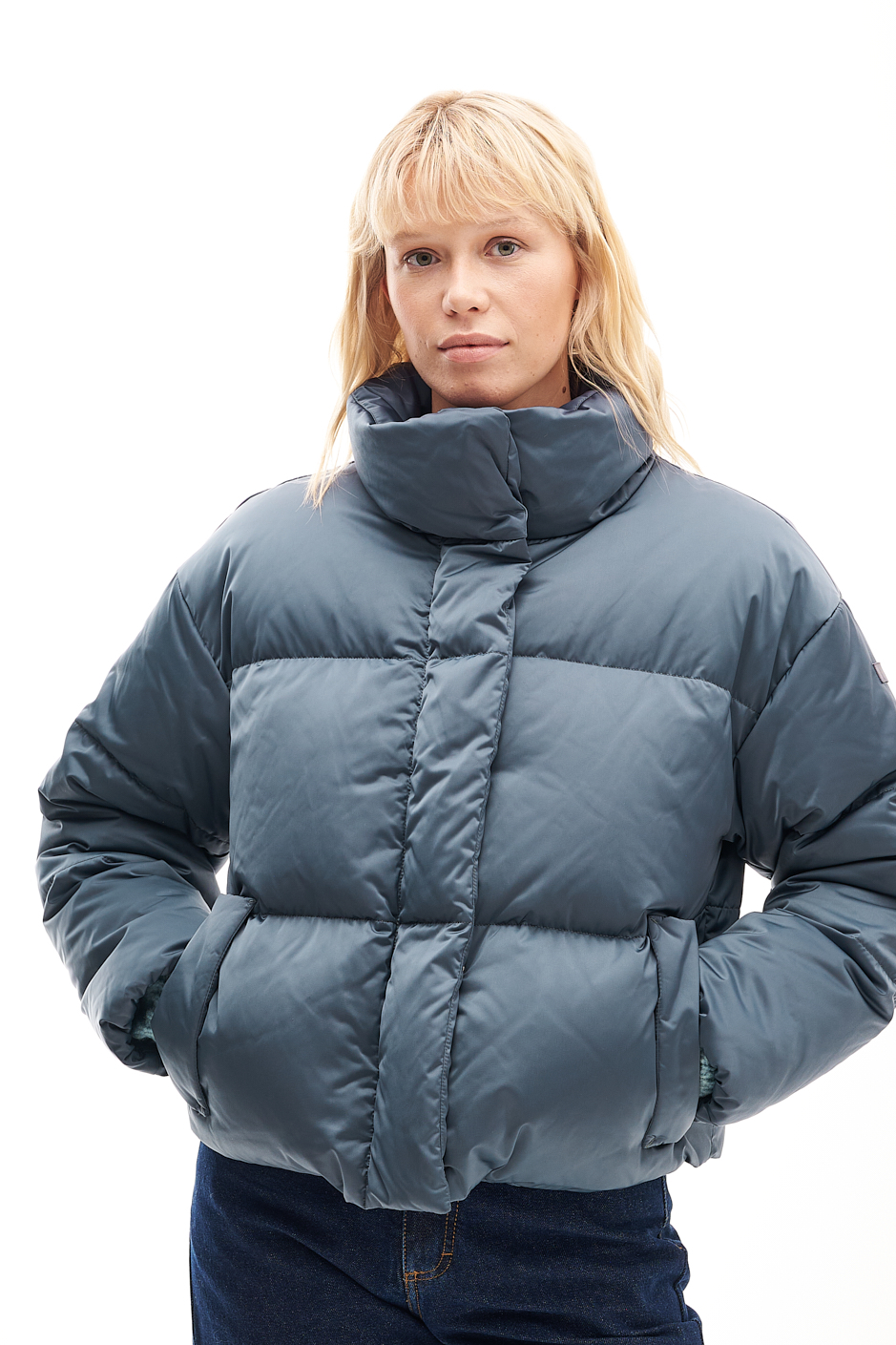 LEMPELIUS Пуховик-кроп с воротником-стойкой из сатинового нейлона оттенка графит