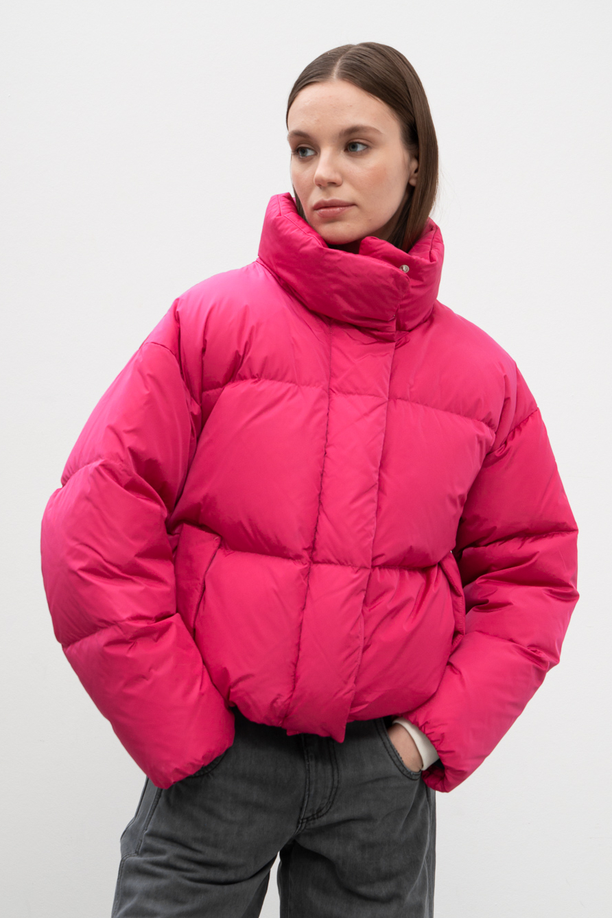LEMPELIUS Пуховик-кроп с воротником-стойкой из матового нейлона ярко-малинового оттенка