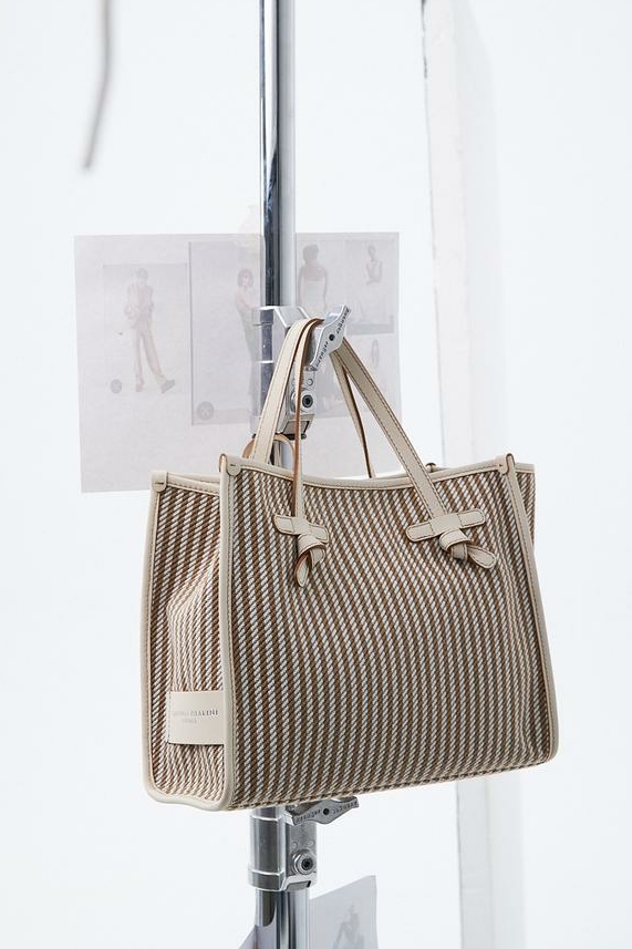 GIANNI CHIARINI Сумка-тоут Marcella 32 из жаккардового хлопка в бело-бежевых сочетаниях