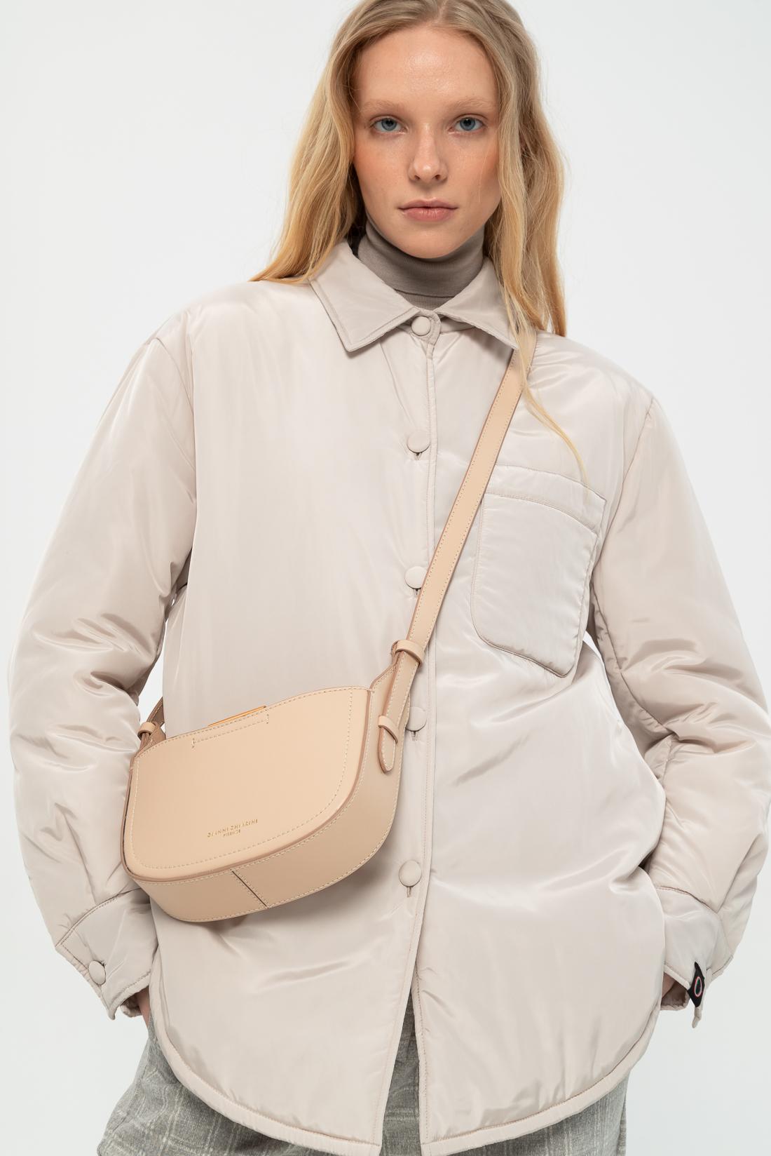 GIANNI CHIARINI Premium Сумка в форме седла с латунной деталью Sandy в кремовом оттенке