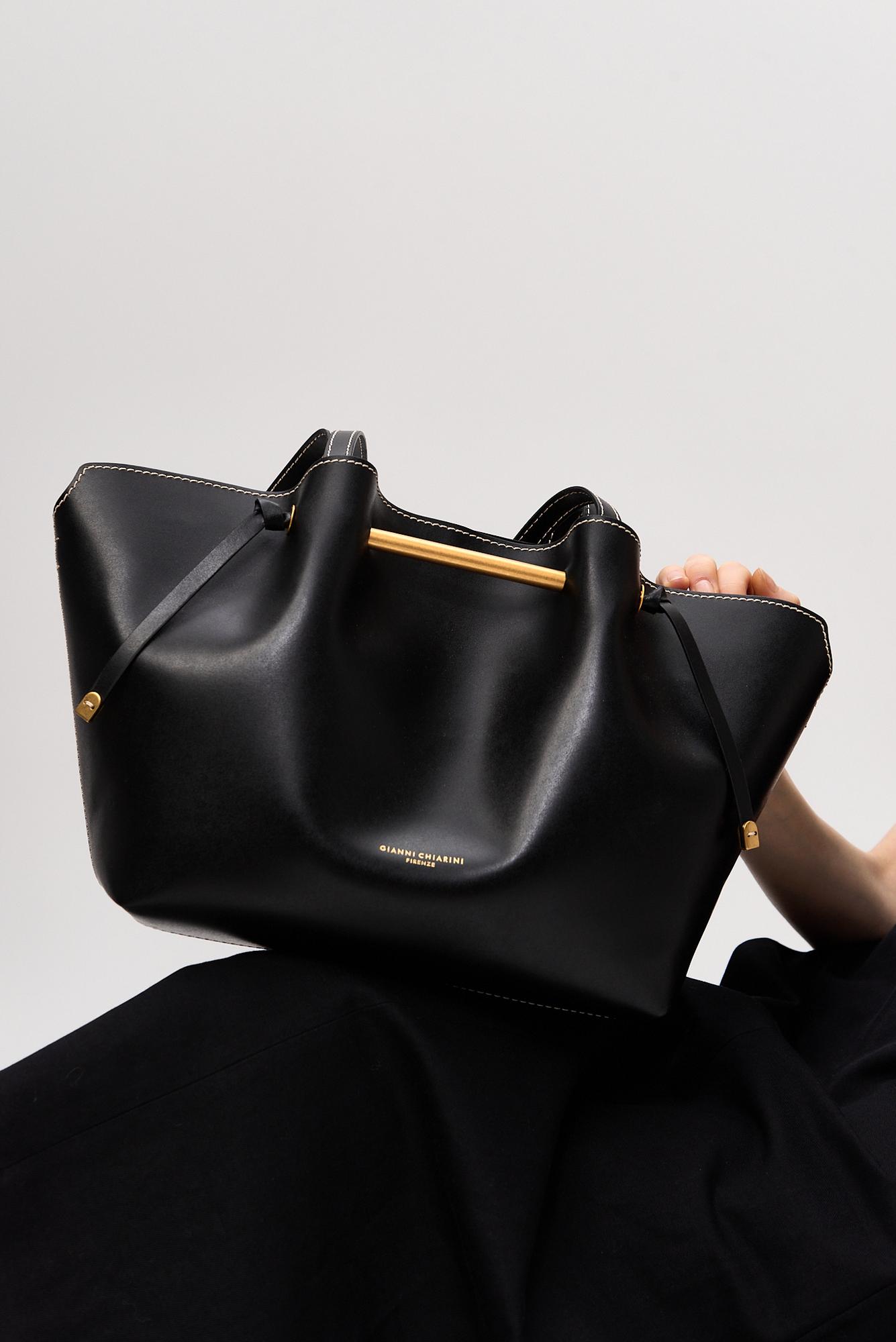 GIANNI CHIARINI Premium Сумка AMANDA большого размера из плотной матовой кожи черного цвета с контрастной отсрочкой и золотой спицей
