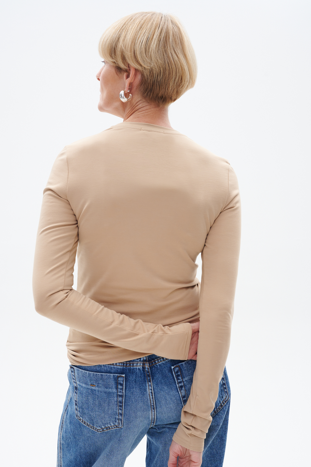 ANNEX Лонгслив из плотной вискозы оттенка nude с прострочкой по передней полочке