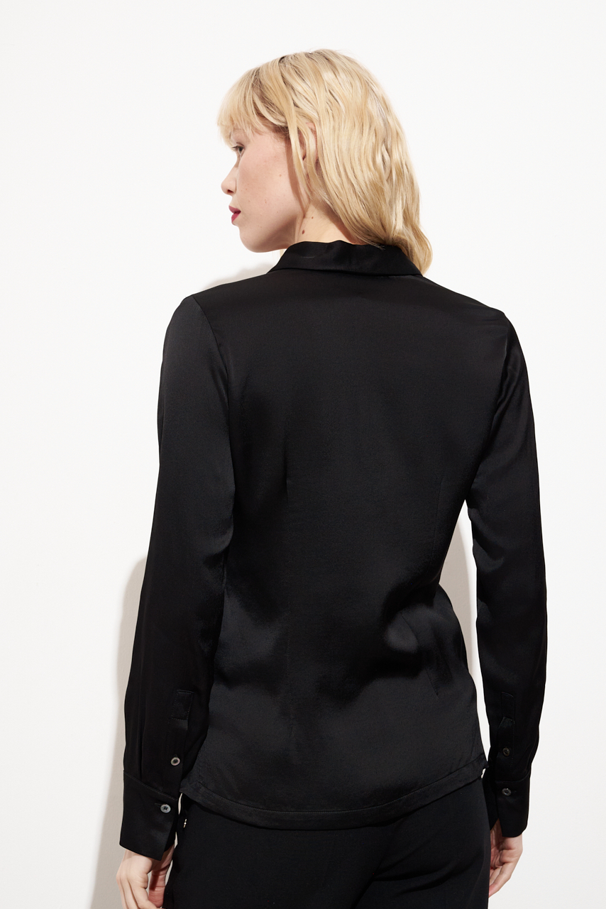 OTTOD'AME Блуза из атласной вискозы в глубоком черном цвете