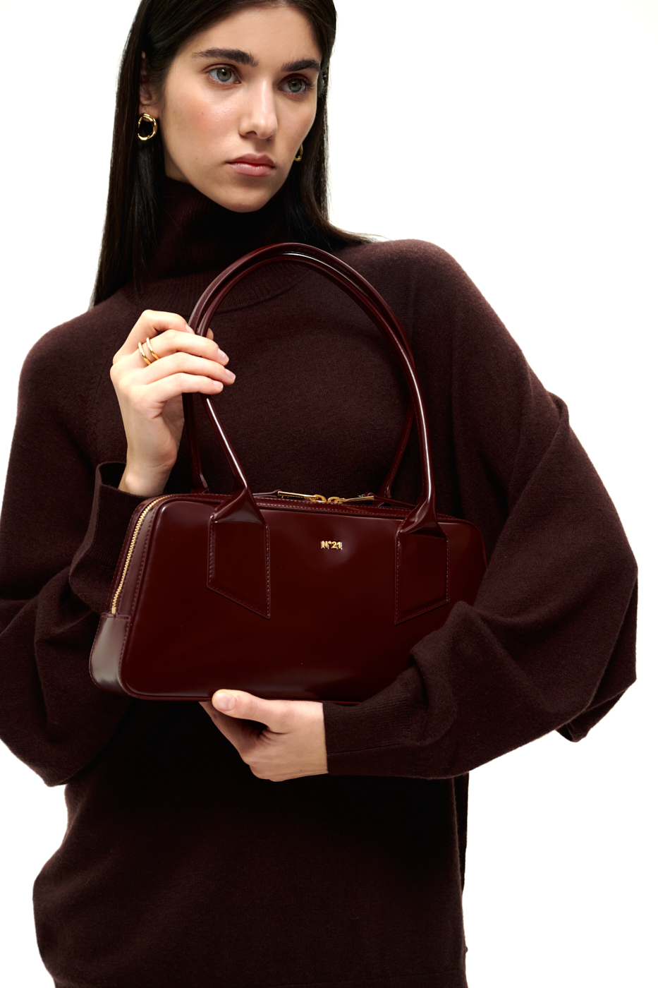 N21 Сумка Malibu Medium из премиальной кожи теленка оттенка бордо с глянцевым финишем