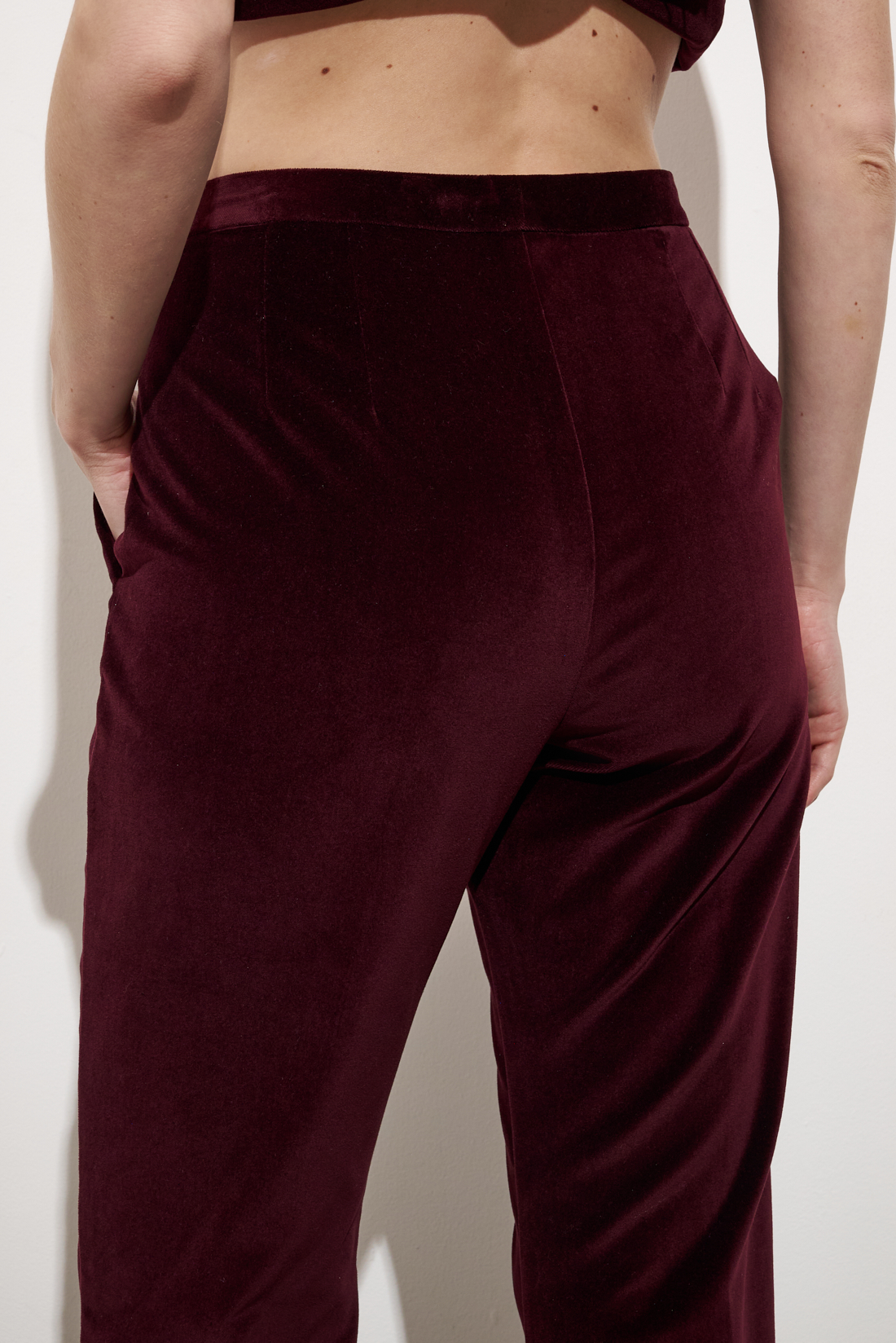 MERCÍ Брюки из бархата оттенка бароло