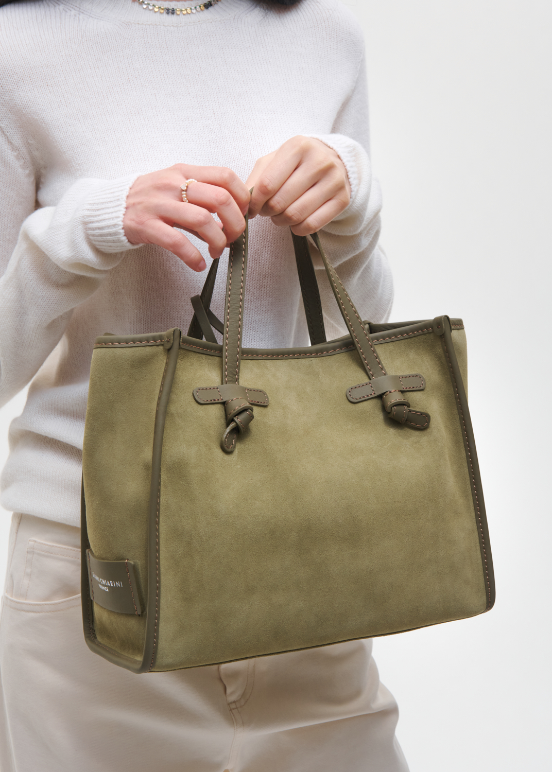 GIANNI CHIARINI Сумка MARCELLA 32 из шелковистой замши оттенка лесного мха