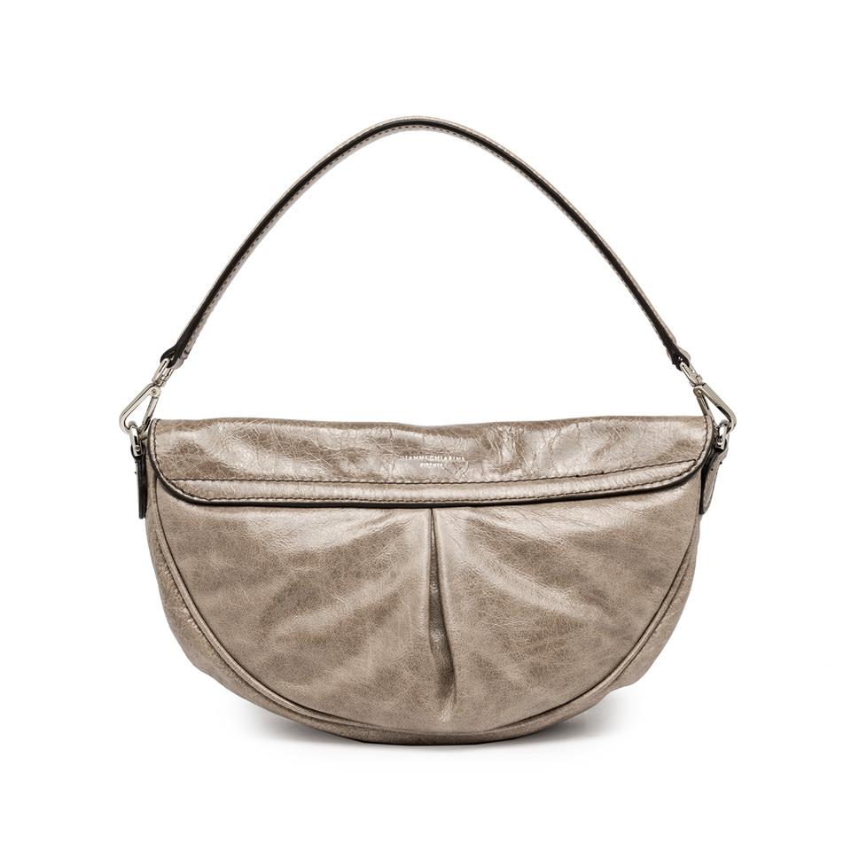 GIANNI CHIARINI Сумка WAXY седловидной формы из фактурной глянцевой кожи оттенка lamb