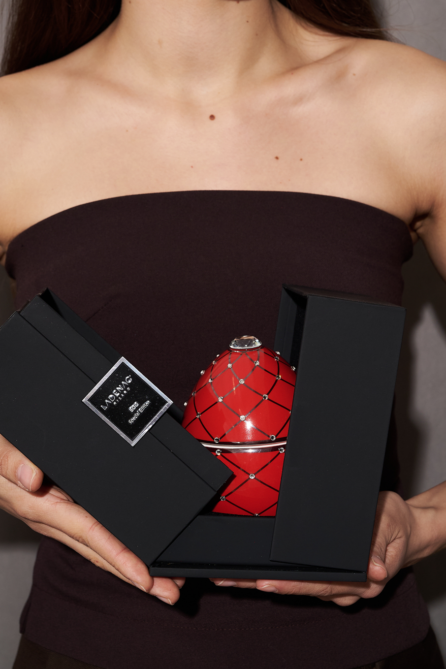 LADENAC Milano Свеча Bois de Russie Red Silver Stripes