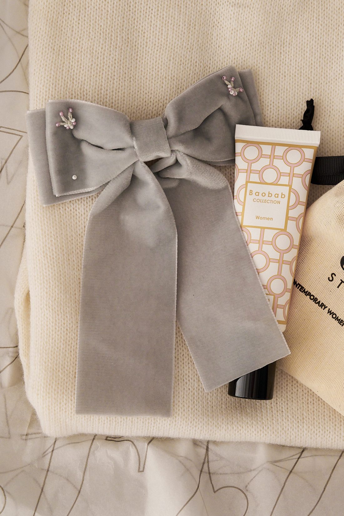 JF STORE x LADY BOW Заколка-бант из французского бархата с вышивкой, серо-голубой