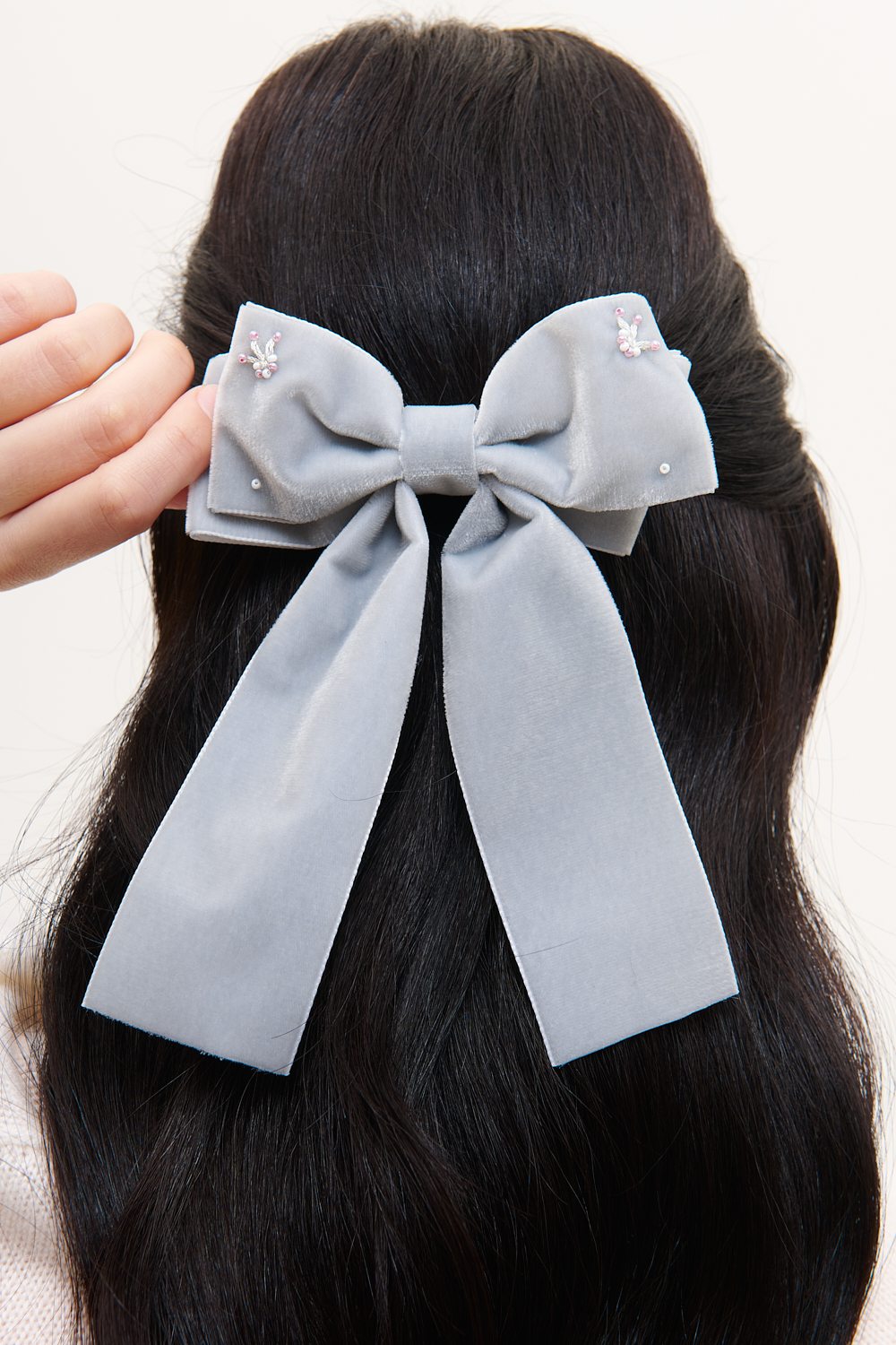 JF STORE x LADY BOW Заколка-бант из французского бархата с вышивкой, серо-голубой