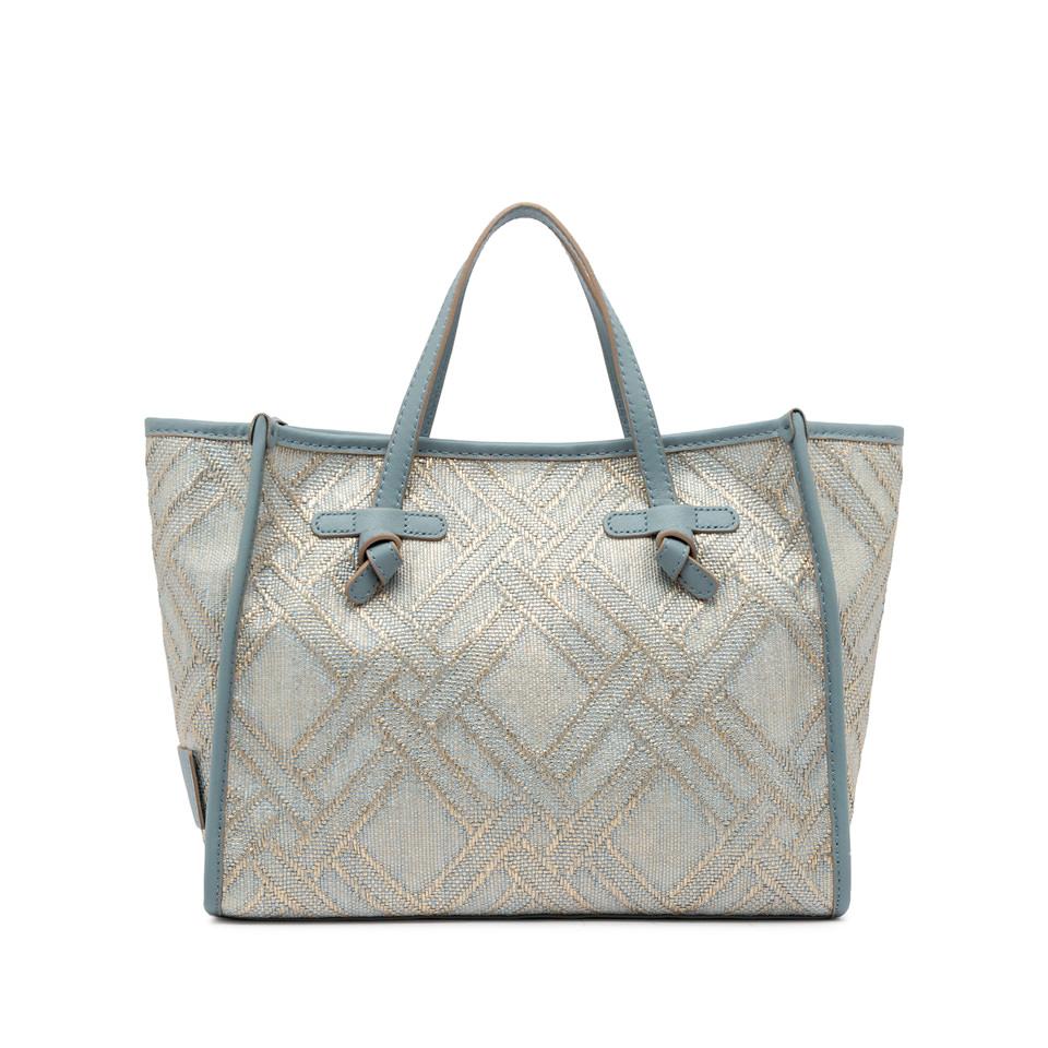 GIANNI CHIARINI Сумка-тоут MARCELLA 32 CAPRI из жаккардовой рафии и хлопка нежно-голубого оттенка