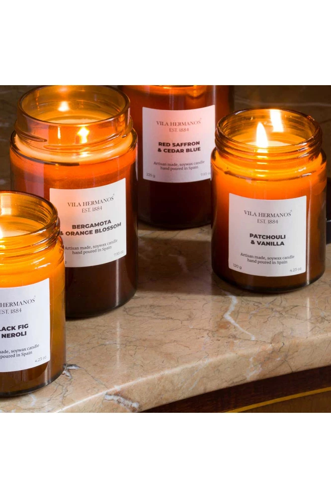 VILA HERMANOS Свеча ароматическая из коллекции Apothecary Basil&Rhubarb