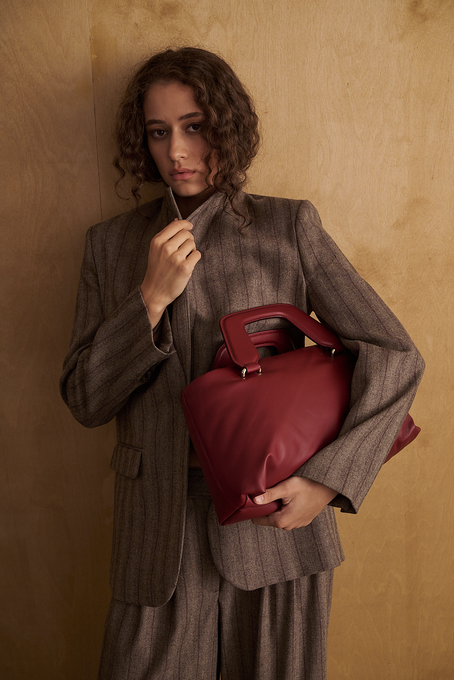 Āim Сумка ALICE large из премиальной кожи наппа оттенка вишни