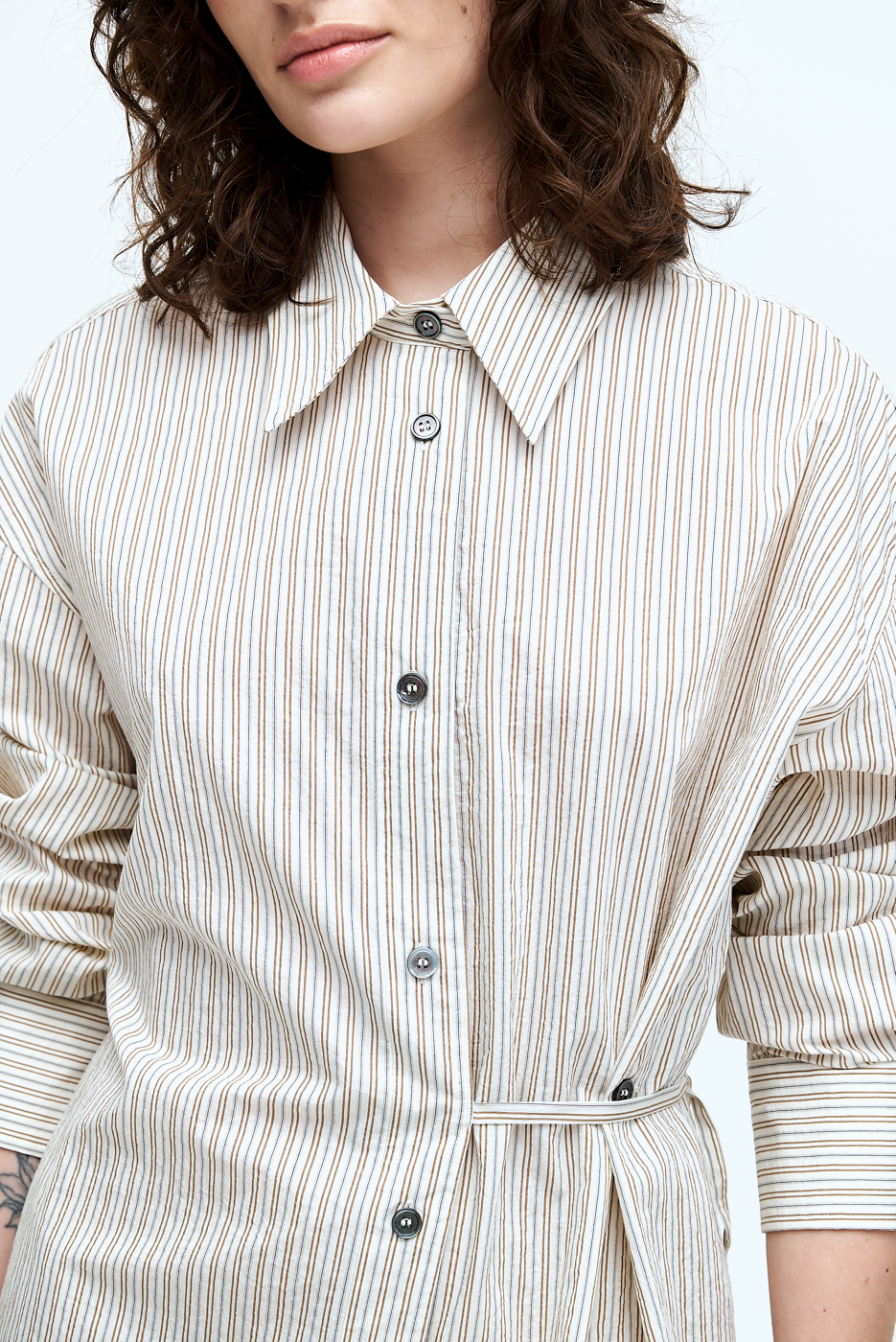 TELA Платье рубашечного типа из хлопка с рисунком в полоску