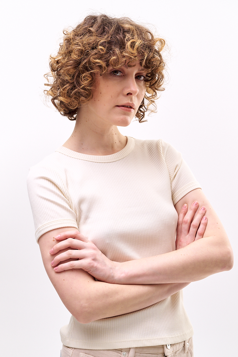 TELA Футболка из ребристого хлопка оттенка мела