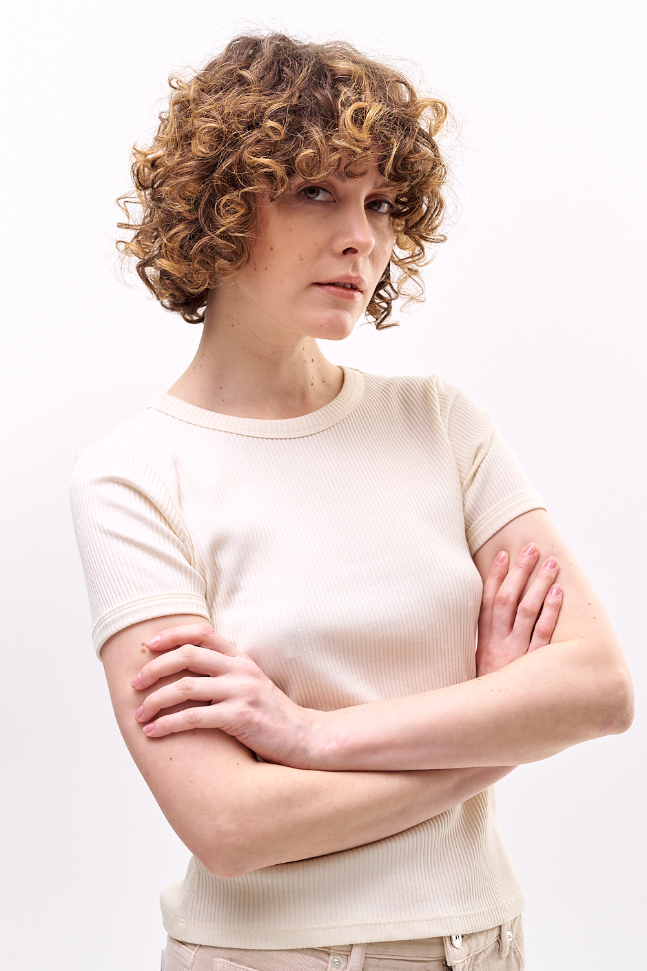 TELA Футболка из ребристого хлопка оттенка мела