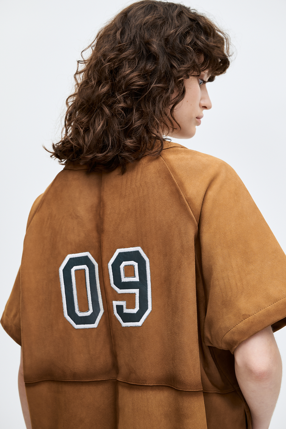 TELA Куртка из нежной замши с фирменной аппликацией JULIET