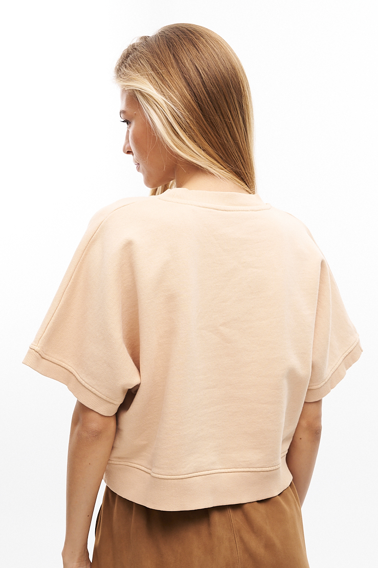 MARGAUX LONNBERG Свитшот-кроп из хлопка оттенка беж с фирменным принтом