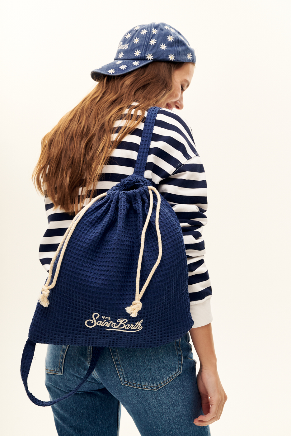 MC2 SAINT BARTH Вафельное полотенце оттенка navy blue в рюкзаке