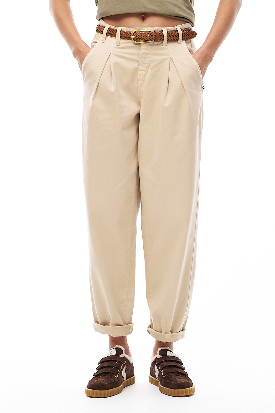 OTTOD'AME Брюки прямого кроя с защипами из габардина оттенка беж
