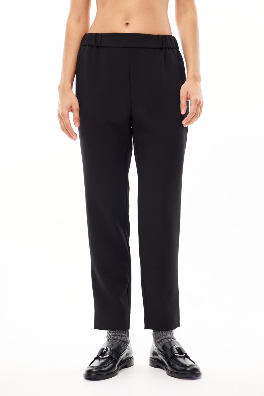 OTTOD'AME  Брюки на мягком поясе длины 7/8 черного цвета