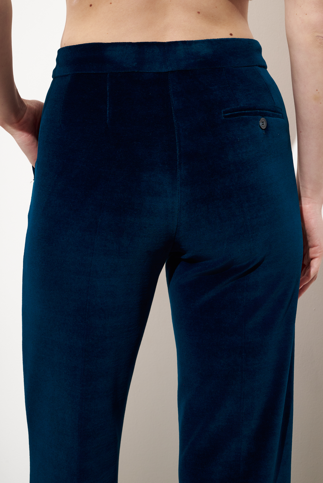 OTTOD'AME  Брюки прямого кроя с угловыми карманами из бархата оттенка ROYAL BLUE