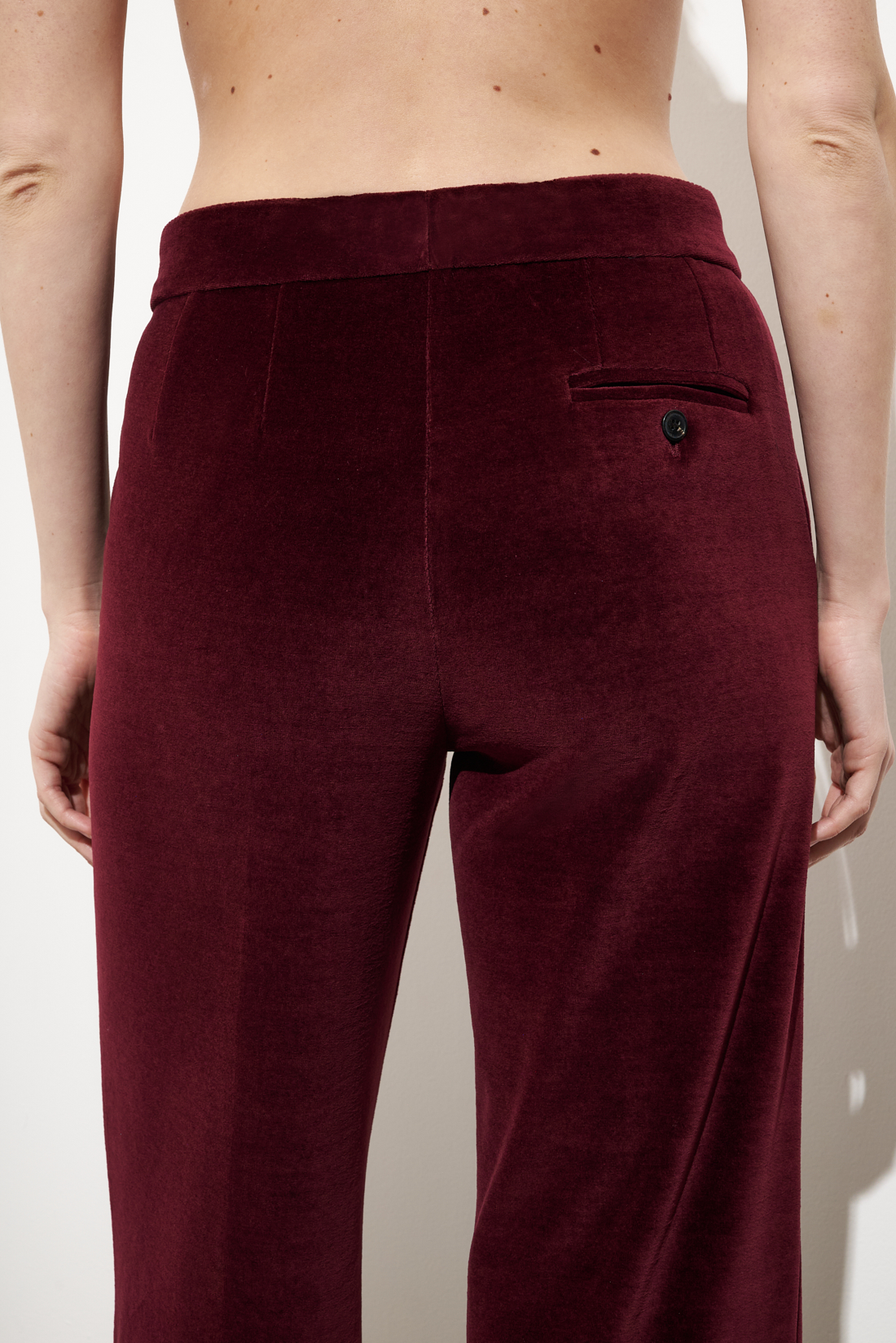 OTTOD'AME  Брюки прямого кроя с угловыми  карманами из бархата оттенка ROUGE