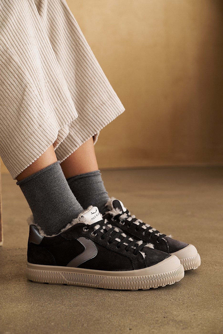 VOILE BLANCHE  Кеды PAN со скругленным усиленным мысом из нубука оттенка антрацит