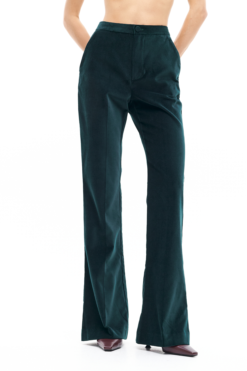 MERCÍ Брюки с легкой линией клеш из бархата оттенка изумруд