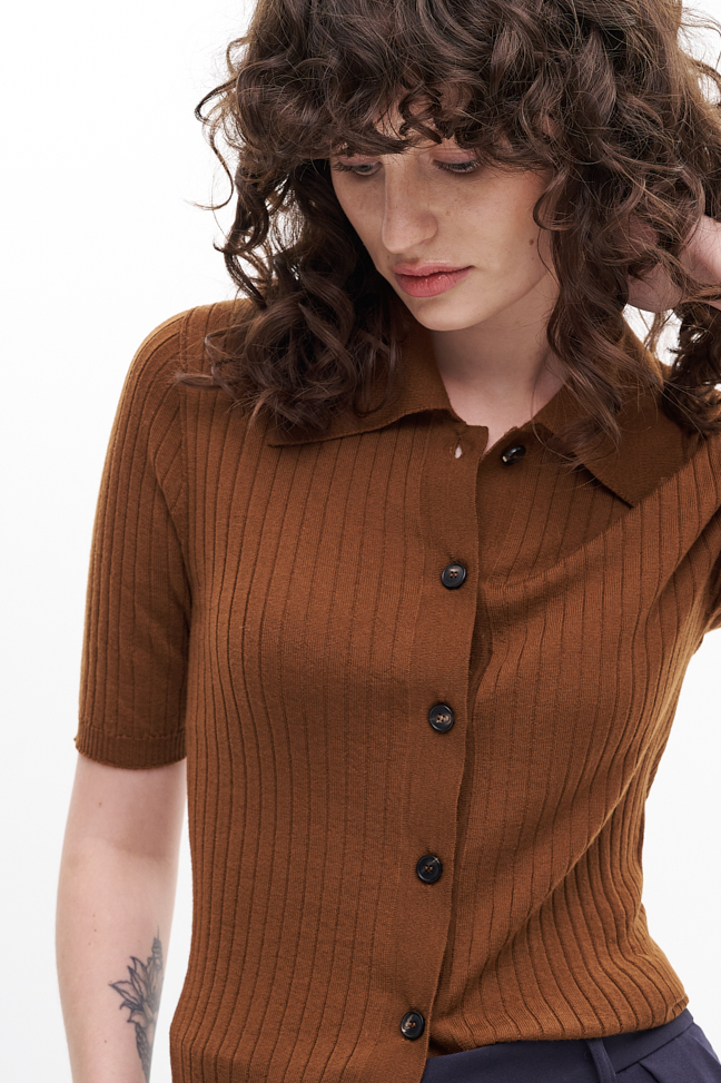 TELA Поло из супертонкой шерсти мерино оттенка карамели