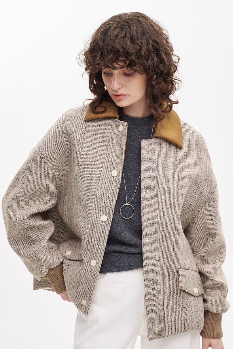 TELA Пальтовый бомбер из шерсти букле с контрастным воротником из нейлона