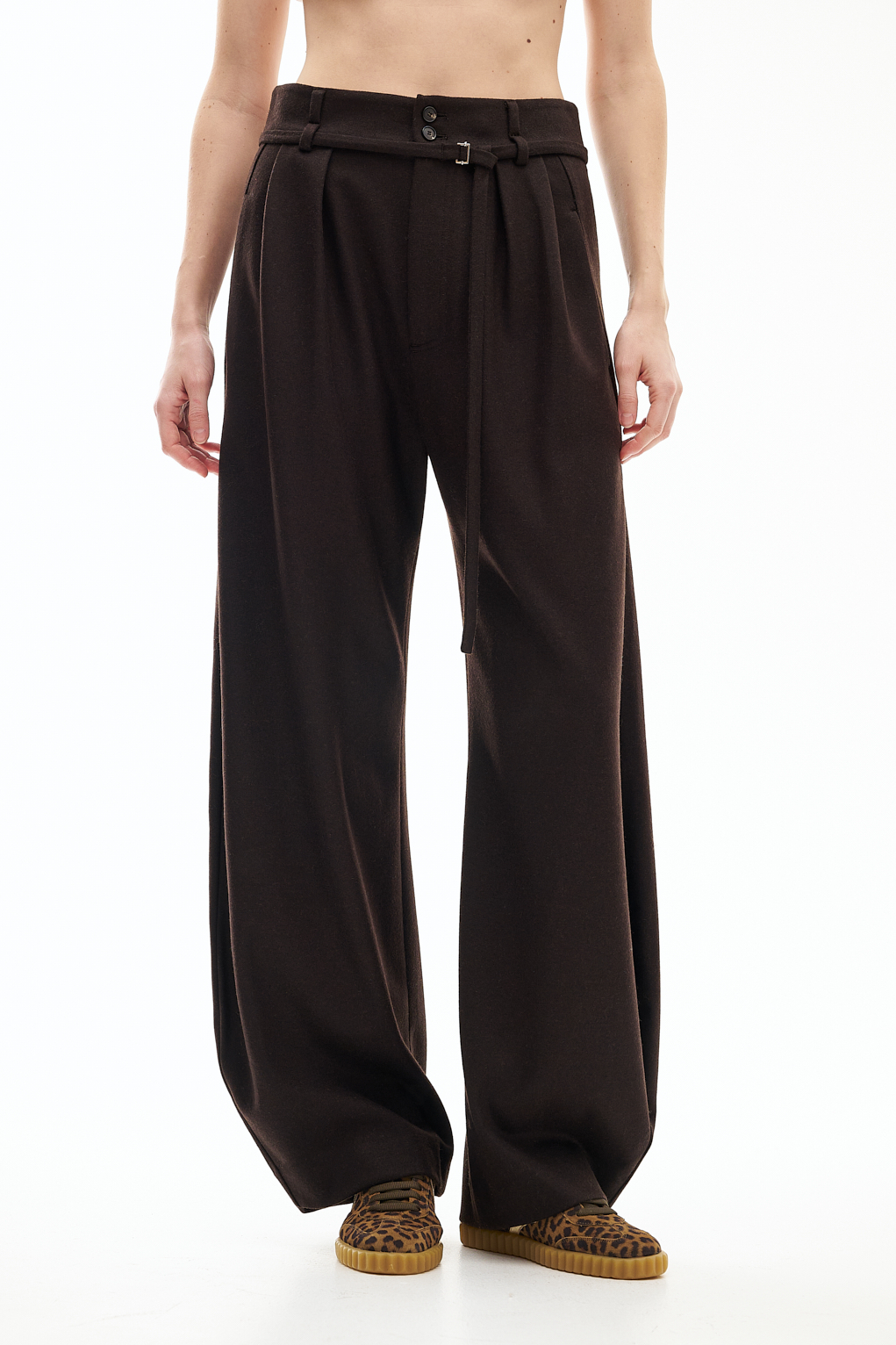 TELA Брюки barrel fit из джерси оттенка горького шоколада