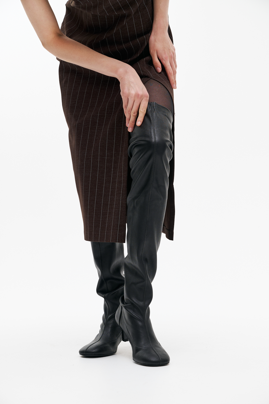 TELA Сапоги-ботфорты с мысом округлой формы на каблуке kitten