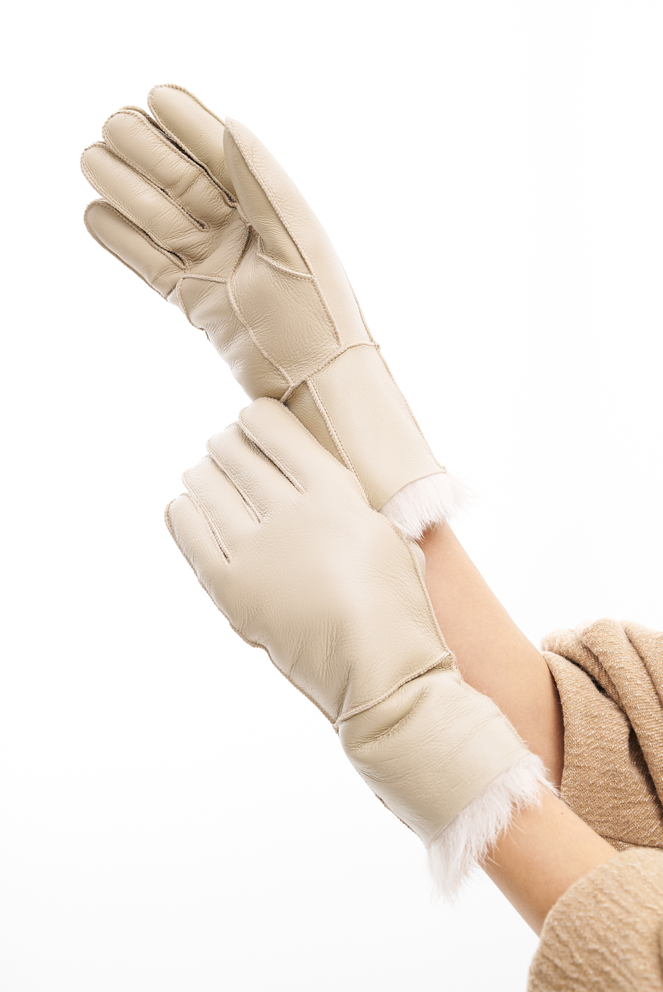 MAESTRO TOSCANO Перчатки из дубленой тосканской овчины с пушистым ворсом оттенка экрю