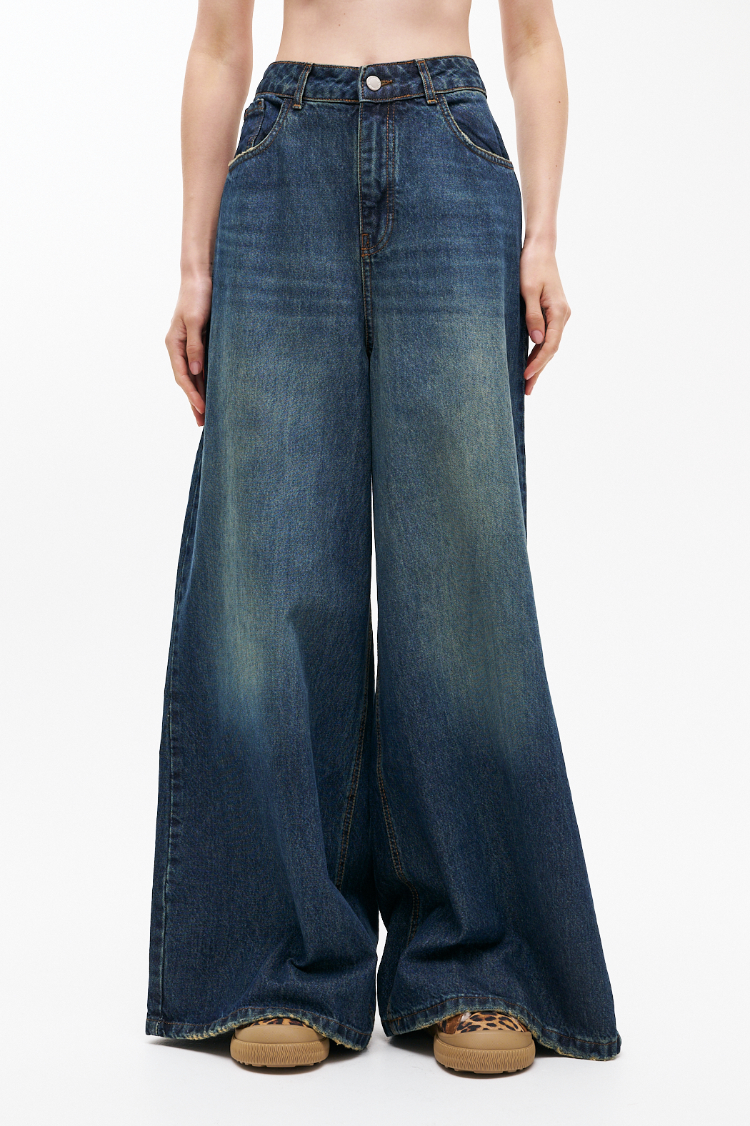 MEME ROAD Джинсы расклешенные от бедра оттенка индиго дизайнерским варом