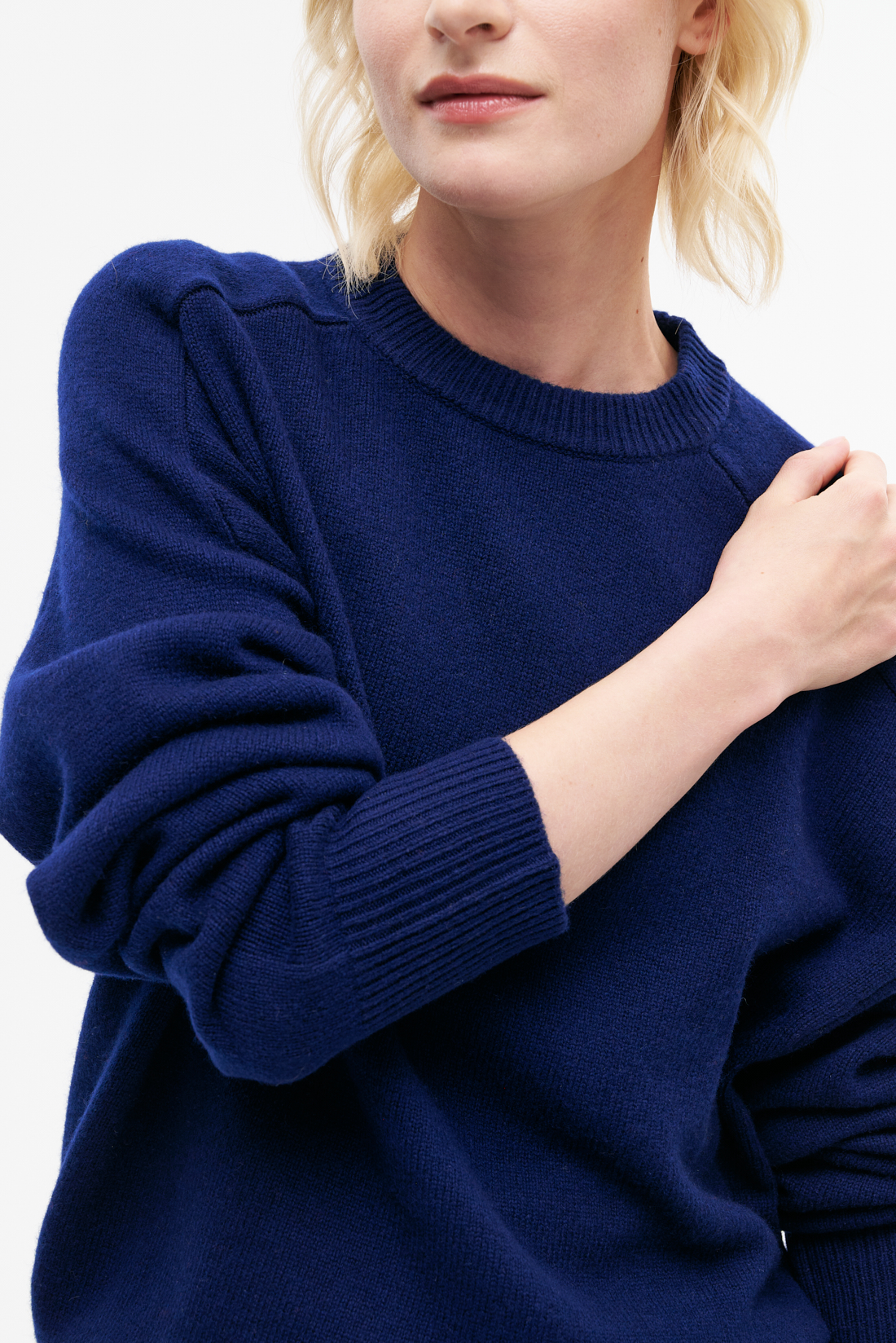 MEME ROAD Пуловер свободного кроя из нежной шерсти насыщенного темно-синего цвета