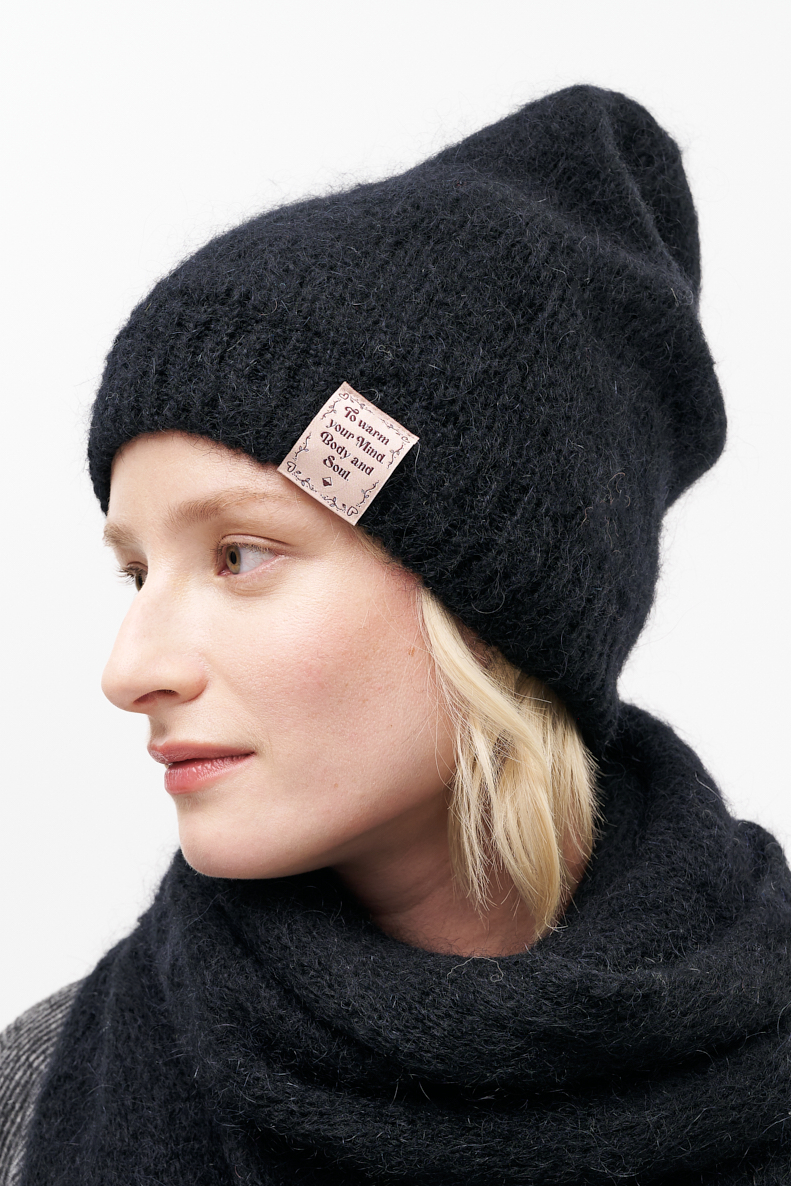 MEME ROAD Шапка из воздушного мохера черного цвета