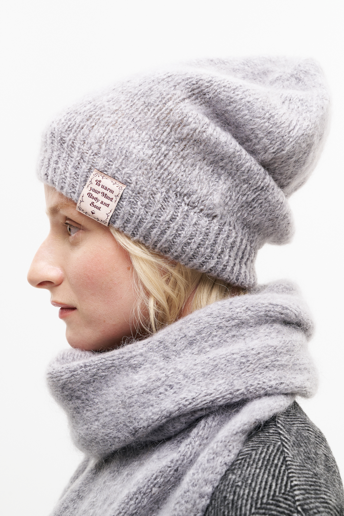 MEME ROAD Шапка из воздушного мохера серо-жемчужного оттенка