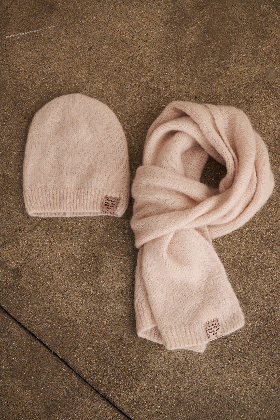 MEME ROAD Шапка из воздушного мохера оттенка экрю