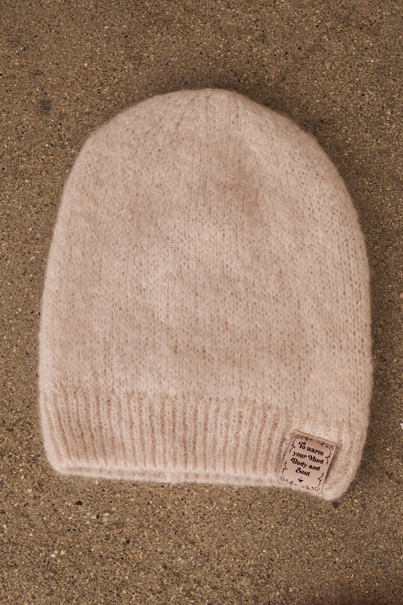 MEME ROAD Шапка из воздушного мохера оттенка экрю