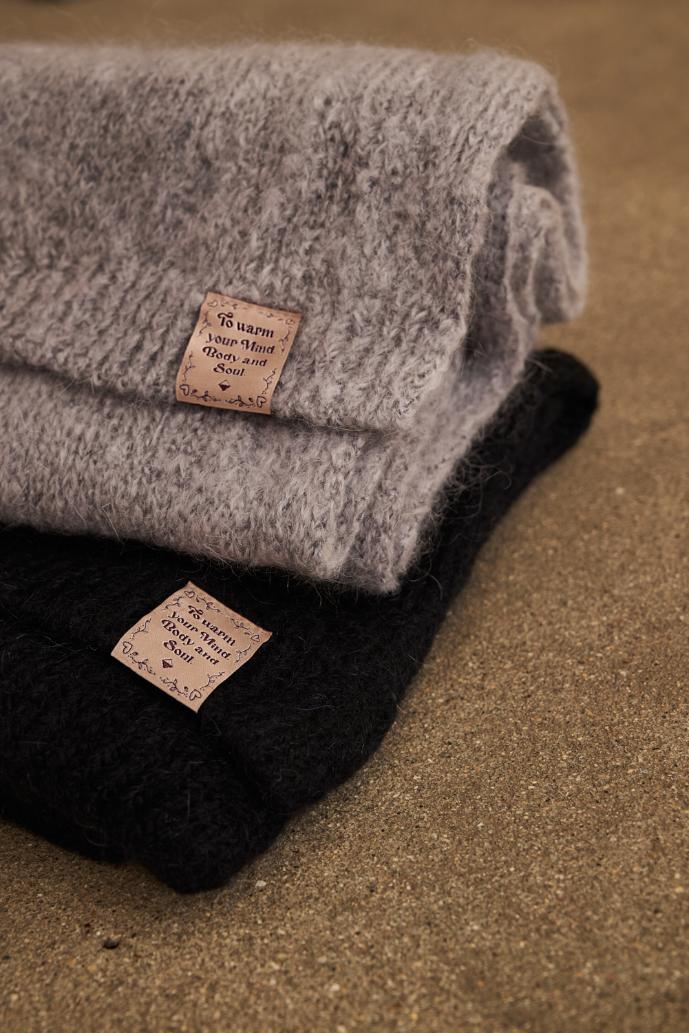 MEME ROAD Шарф из воздушного мохера черного цвета