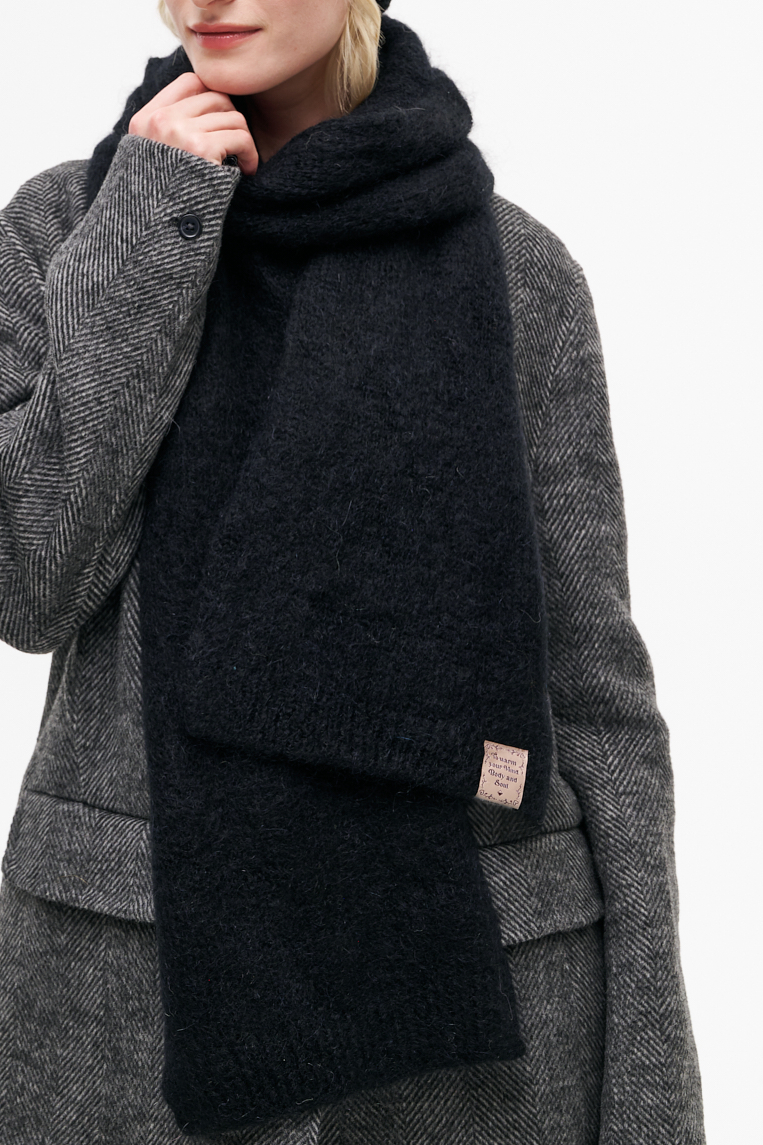 MEME ROAD Шарф из воздушного мохера черного цвета