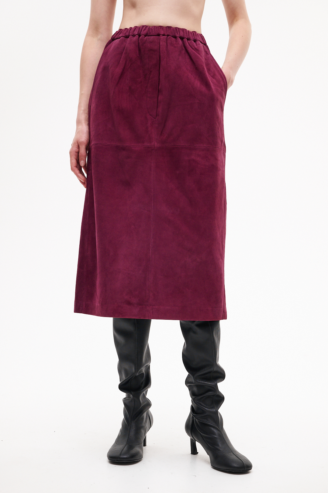 TELA Юбка прямого кроя на поясе со шнурком из премиальной замши сливового оттенка