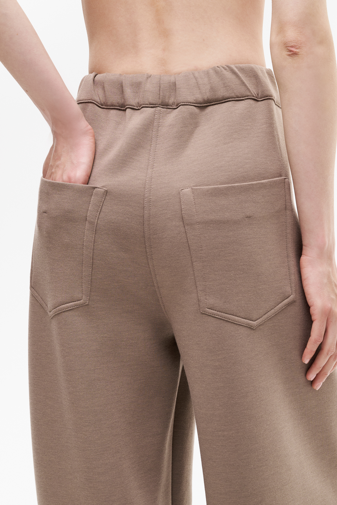 TELA Брюки barrel fit из джерси на неопрене в оттенке тауп