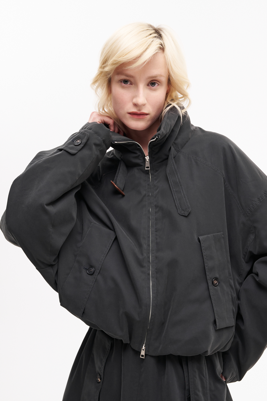 TELA Пуховик D-силуэта с воротником стойкой из велюрового нейлона оттенка антрацит